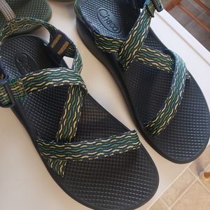 KID'S CHACO SANDAL SIZE 6